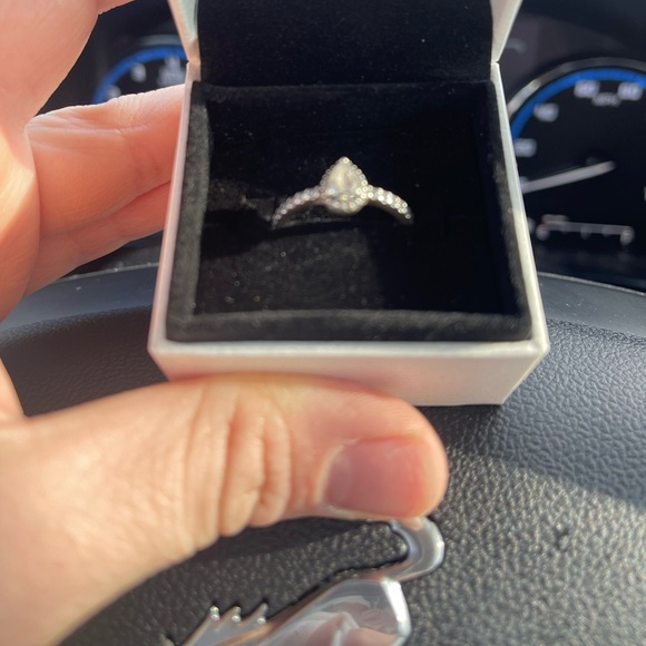 Pandora Ring sz 7.5 - Picture 3 of 4